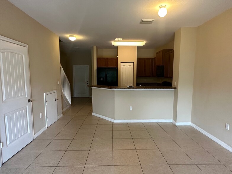 Building Photo - 3530 NW 29th Ct