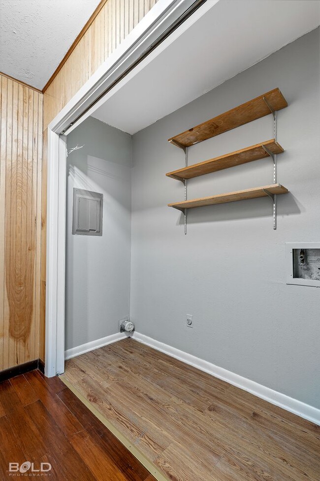 Building Photo - 1005 Clarence St