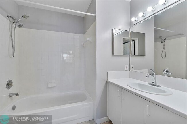 Building Photo - 120 Yacht Club Way