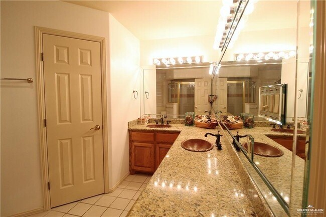 Building Photo - 3003 Wisteria Dr