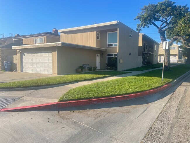 Building Photo - 1239 Amethyst St