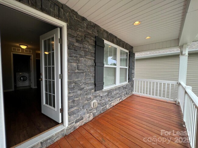 Building Photo - 2198 Laurens Dr
