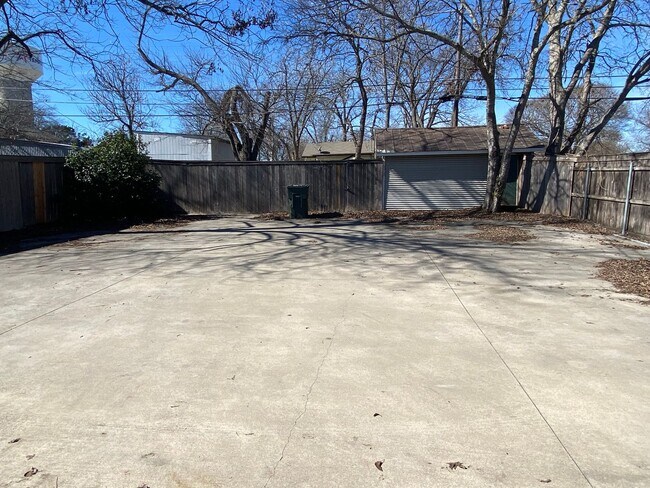 Building Photo - 3 BEDROOM, NEAR SCOTT AND WHITE