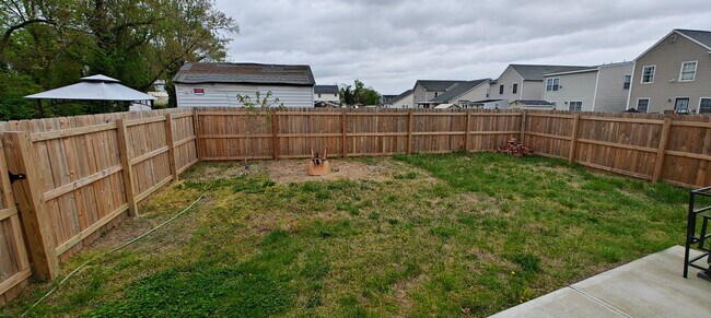 Building Photo - --APPLICATION PE 2 BR/ 1 BA Newly Renovate...
