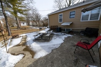 Building Photo - 9 Bedroom / 2 Bath House