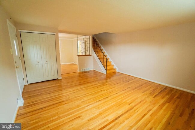 Building Photo - 129 Ridgefield Rd