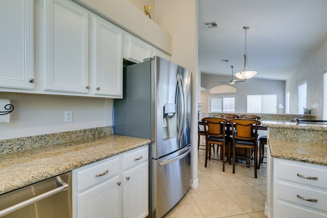 Building Photo - IMMACULATE & IMMEDIATE OCCUPANCY 3BEDROOM GREEN VALLEY BEAUTY!
