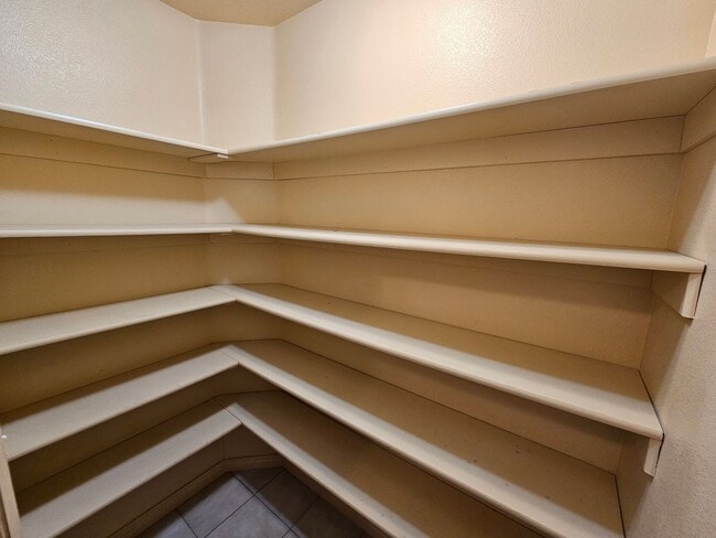 Building Photo - Cozy, Affordable Condo