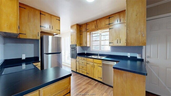 Building Photo - 506 Clay St