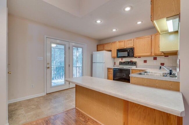 Building Photo - 3910 Renaissance Sq