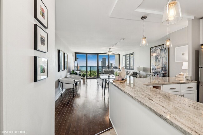 Building Photo - 1636 N Wells St