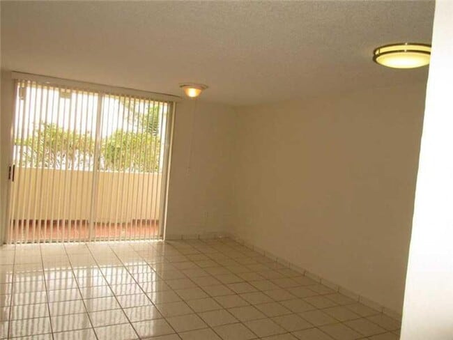 Building Photo - Spacious 2 Bedroom, 2 Bath Condo in Gated Community
