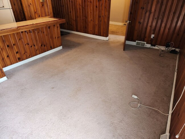 Building Photo - Conveniently Located One Bedroom Apartment...