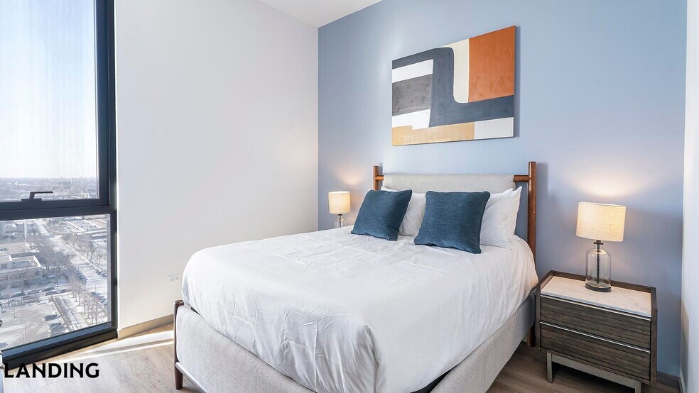 Building Photo - 513 S Damen Ave