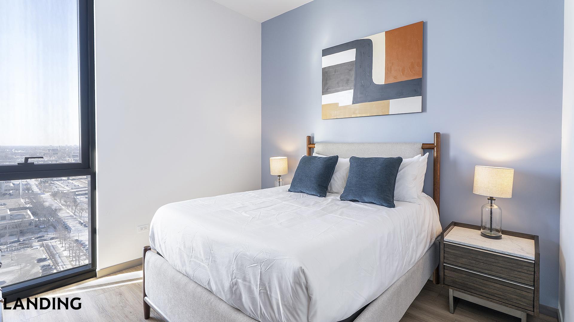 Building Photo - 513 S Damen Ave