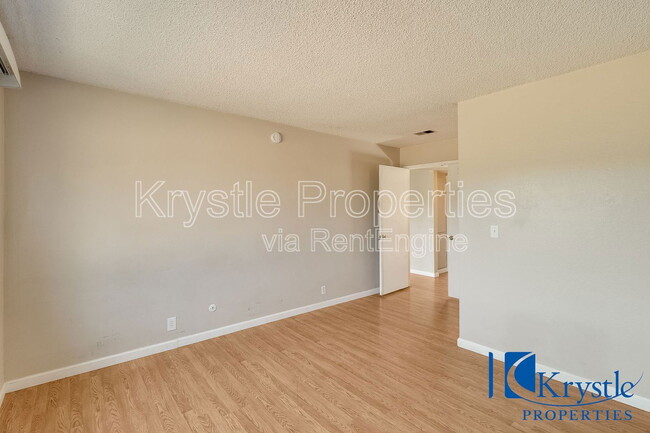 Building Photo - 106 Molina St