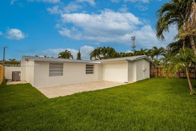 Building Photo - Hope Street, Hollywood, FL 33024 - 4 BR 2 BA Single-Family Home