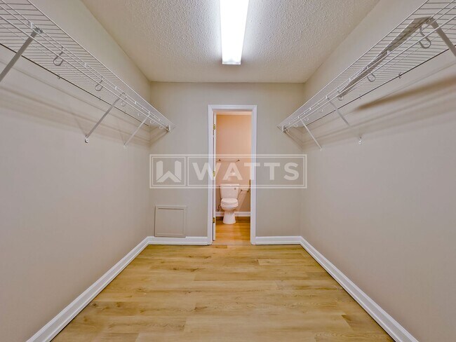 Building Photo - 1202 Woodland Vlg