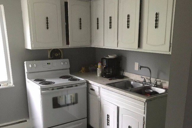 Kitchen - 2278 Grandview Rd