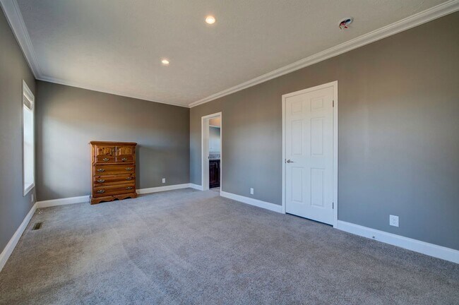 Building Photo - 3 Bed 2 Bath Horse Property on 20 Acres !!!