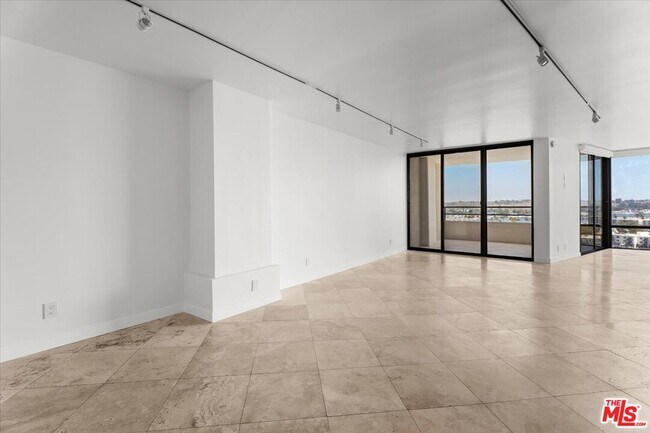 Building Photo - 4314 Marina City Dr