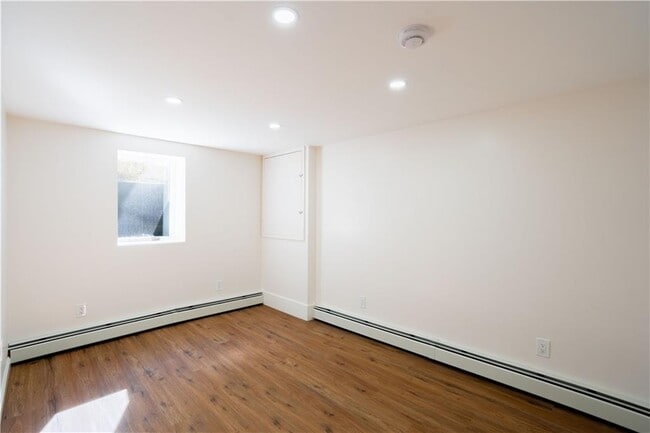 Building Photo - 10 S Locust Ave