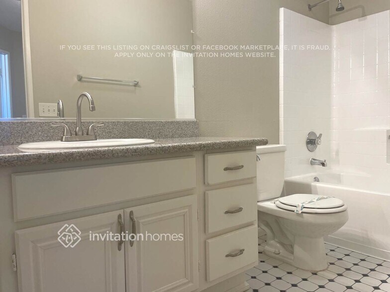 Building Photo - 2035 W Sunnyview Dr