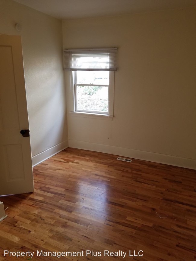 Building Photo - 3 br, 1 bath House - 156 Sunset