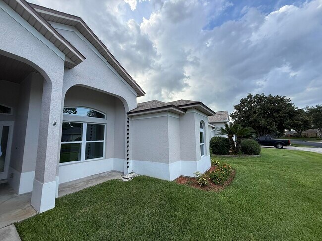 Building Photo - 3786 Sierra Dr