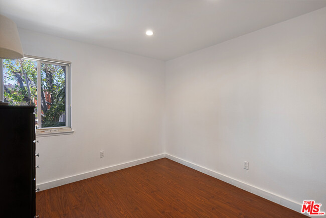 Building Photo - 2230 N Indian Canyon Dr