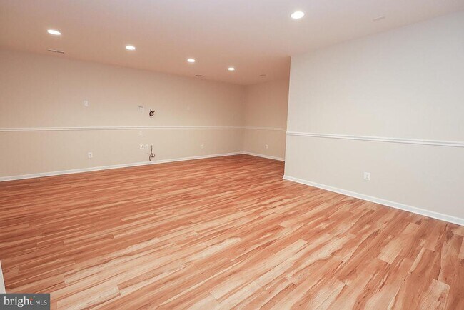 Building Photo - 23305 Hyacinth Ln