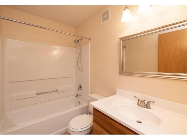 Building Photo - 16331 Timber Crest Dr SE