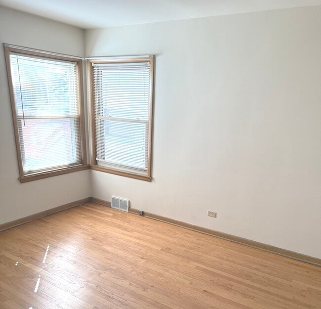 Building Photo - 7121 W Foster Pl