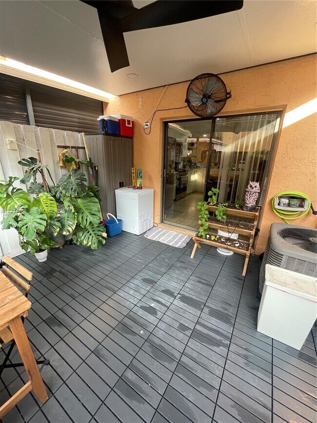 Building Photo - 5962 W 18th Ave