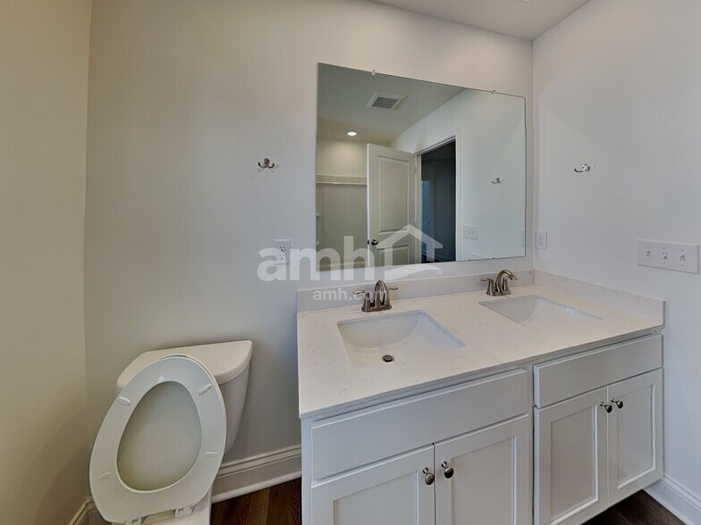 Building Photo - 228 Deanscroft Dr