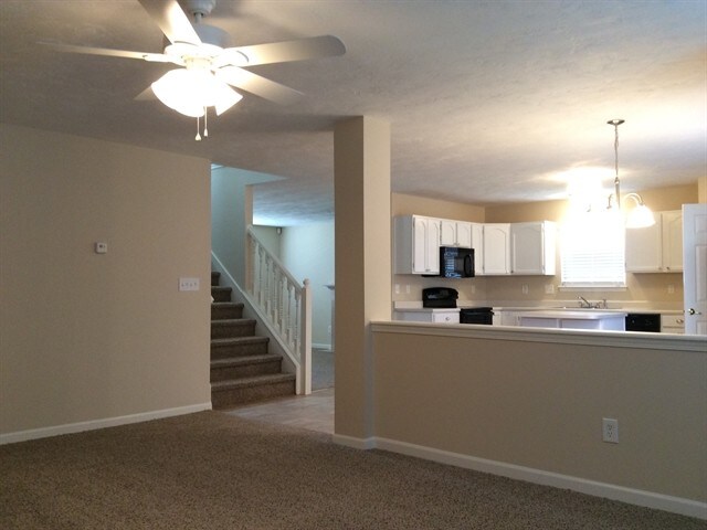 Building Photo - 717 Breakers Ln
