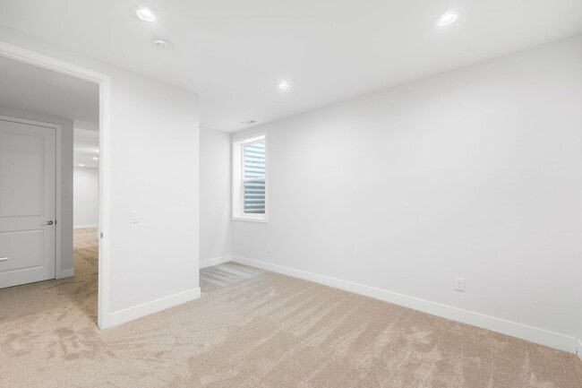 Building Photo - 3BD, 5BA LoHi Townhome with Rooftop Deck and 2-Car Garage