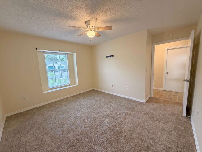 Building Photo - 10297 Hemlock St