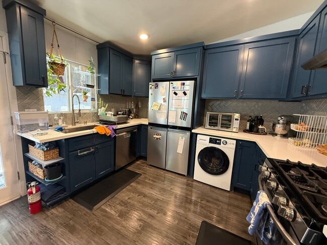 Building Photo - Now Leasing – 812 Merlin | $6,200/Month | ...
