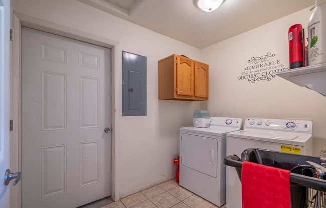 Building Photo - Three Bedroom Bayfield House Available for...