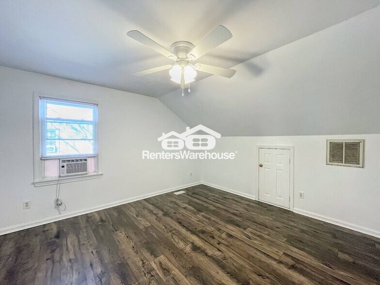 Building Photo - 411 Linkenborough Dr