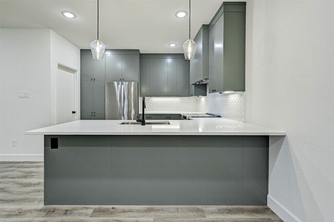 Building Photo - 2100 Tanglewilde St