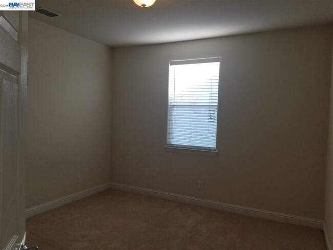 Building Photo - 199 N Alta Dena St