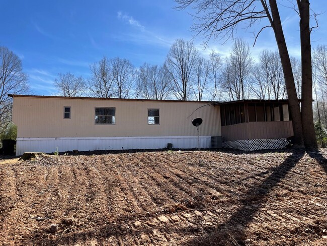 Building Photo - 3 Bed, 1.5 Bath mobile home located in Sta...