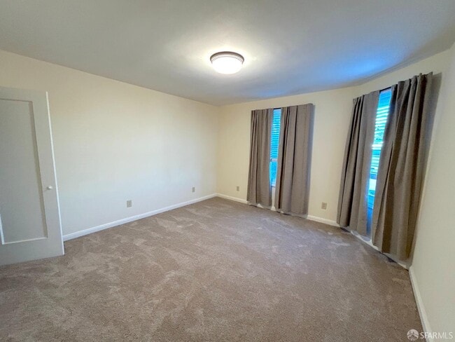 Building Photo - 106 Caselli Ave