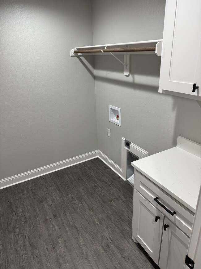 Building Photo - 337 Woodstock Ln