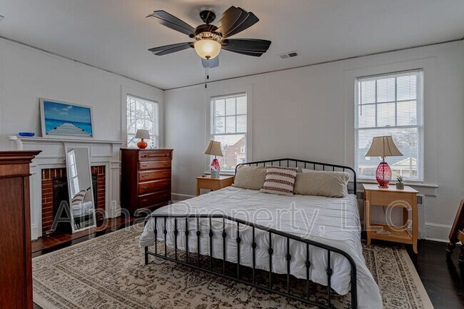 Building Photo - 710 Augusta St