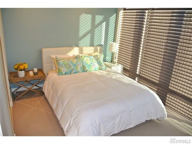 Building Photo - 2Bd/2Ba Bellevue Condo