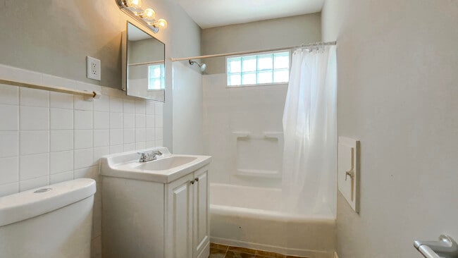 Building Photo - 5747 N 93rd St