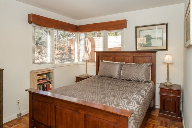 Building Photo - Adorable Carmel by the Sea Cottage! Lookin...